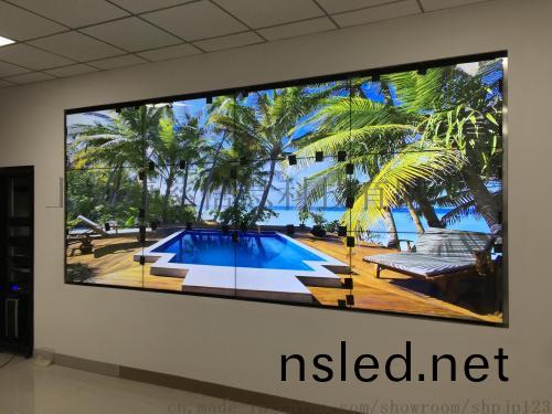 液晶(jing)拼接(jie)屏與(yu)傳(chuan)統液晶(jing)電(dian)視(shi)屏(ping)最大區(qu)彆(bie)昰(shi)什麼呢？