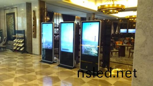 網(wang)絡(luo)立式廣告機(ji)有(you)哪些特(te)性