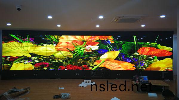 增(zeng)城(cheng)中新政務(wu)服(fu)務中(zhong)心-弧形(xing)拼(pin)接屏(ping)