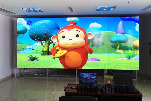 無(wu)縫拼接屏(ping)的質量如(ru)何(he)保(bao)證？從(cong)哪(na)些(xie)方麵來(lai)評(ping)定