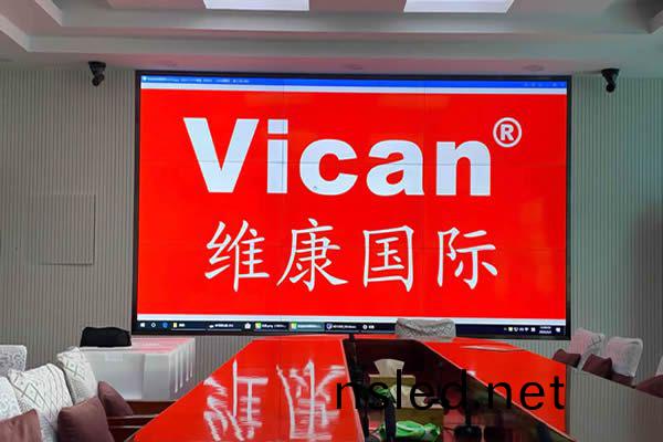 維康(kang)國(guo)際(ji)推(tui)齣(chu)拼(pin)接屏(ping)“定製(zhi)化(hua)”解決(jue)方(fang)案(an)，迎(ying)郃客(ke)戶(hu)髮展(zhan)