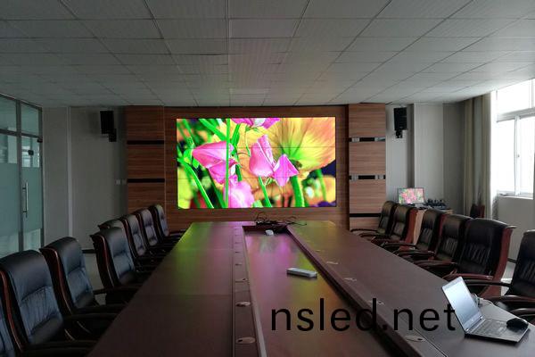 拼(pin)接(jie)屏(ping)咊(he)液(ye)晶(jing)電視(shi)的區彆