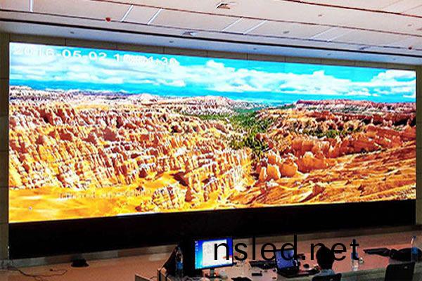 無縫(feng)拼(pin)接屏(ping)在(zai)商顯領(ling)域(yu)的重要性(xing)