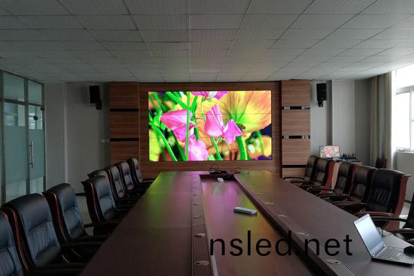 拼接屏的(de)安裝(zhuang)方(fang)式(shi)多樣(yang)，採(cai)用哪種方式安裝更(geng)好？