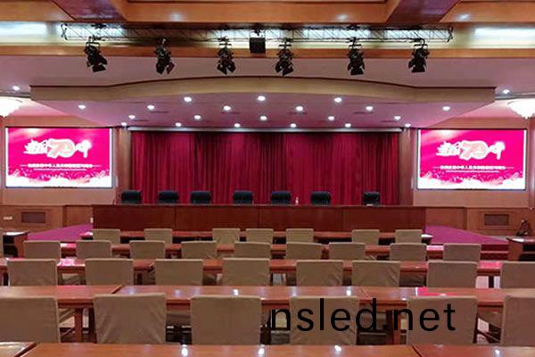 會議(yi)室(shi)拼(pin)接屏(ping)採用幾塊屏更郃適