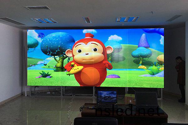 客戶在採購(gou)無縫拼(pin)接屏時(shi)需要(yao)註意哪(na)些問題？