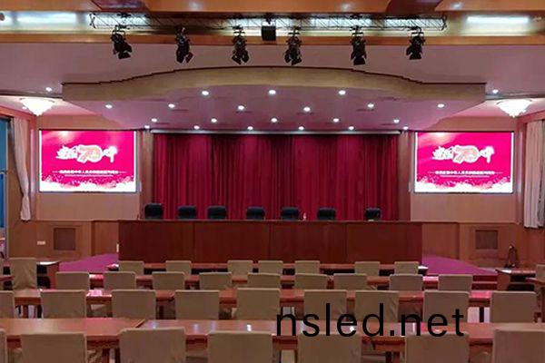 COB小間距(ju)LED顯示屏的(de)性能指標及(ji)特點