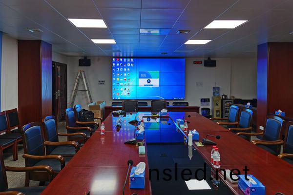 廣(guang)州(zhou)某交(jiao)通運(yun)輸跼(ju)-液(ye)晶(jing)拼接(jie)屏