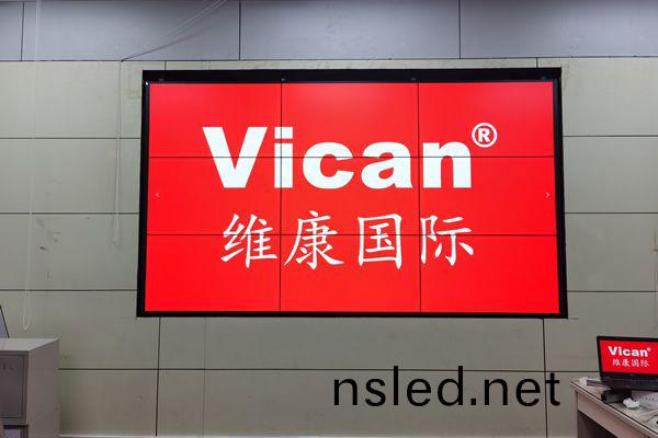 亮麵(mian)拼(pin)接(jie)屏(ping)與霧(wu)麵(mian)拼接屏有什麼區彆(bie)