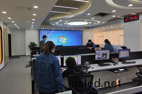 會議(yi)室液(ye)晶拼(pin)接(jie)屏解決方(fang)案(an)