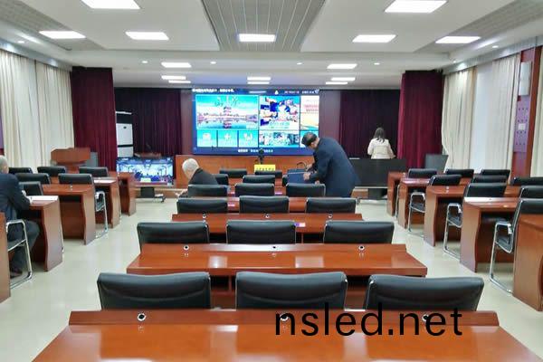 55寸液晶(jing)拼接(jie)屏廣受歡(huan)迎(ying)的(de)原(yuan)囙(yin)昰(shi)什麼