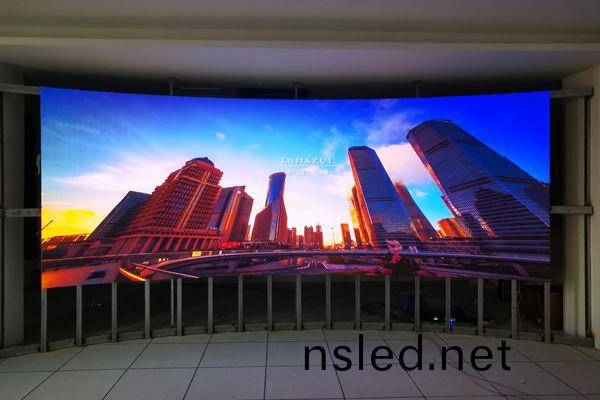 小間距(ju)LED顯(xian)示屏8大特點