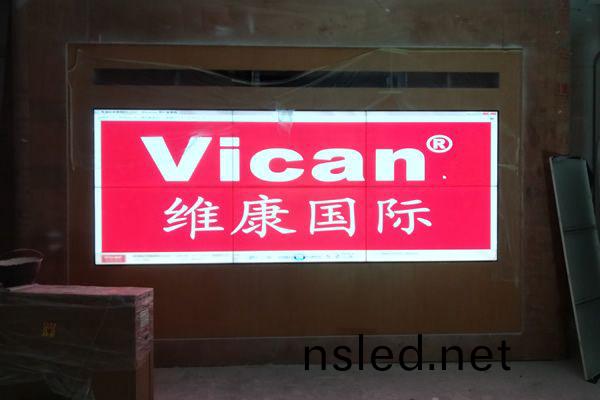 監控中(zhong)心拼接屏係(xi)統(tong)由哪(na)些設備組(zu)成