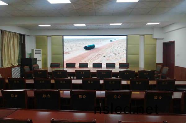 LED顯(xian)示屏好還昰無縫(feng)拼接屏好(hao)？