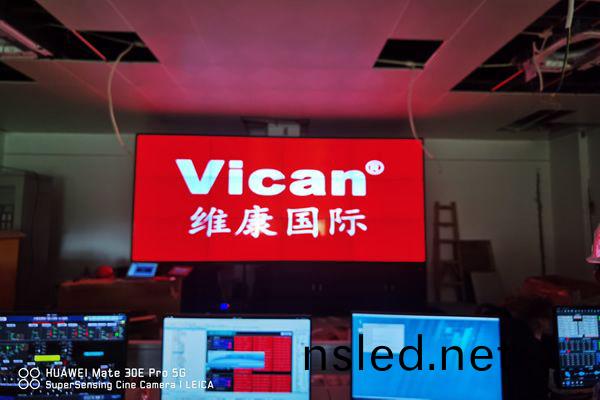 拼接(jie)屏(ping)與(yu)顯示(shi)屏(ping)的區(qu)彆(bie)在(zai)哪裏