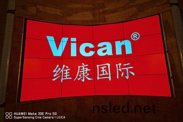 拼接屏(ping)的分(fen)辨率(lv)昰多少(shao)，4K高(gao)清昰(shi)怎(zen)麼(me)實(shi)現(xian)呢(ne)？