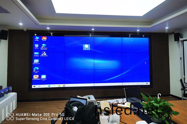 會議(yi)顯(xian)示屏(ping)的(de)作用(yong)_會議(yi)大(da)屏(ping)有哪(na)些(xie)_會議室(shi)選擇(ze)拼(pin)接屏(ping)有(you)什(shen)麼優勢