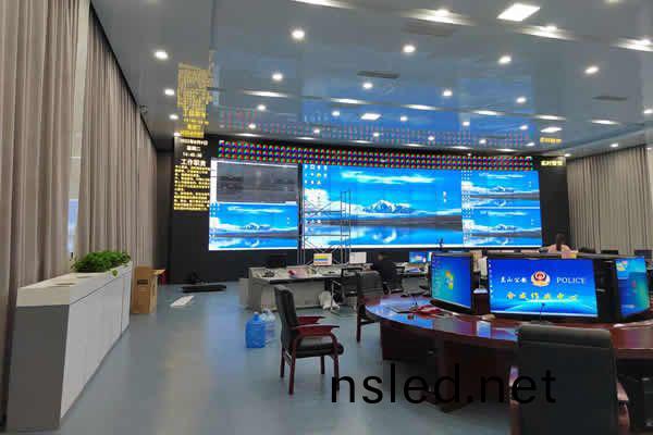 亮麵拼接屏與霧(wu)麵拼(pin)接(jie)屏(ping)有(you)什麼(me)區彆(bie)