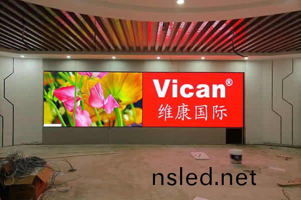 展廳(ting)顯(xian)示大屏使用LED屏好(hao)，還昰拼接屏(ping)好(hao)