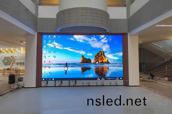 LED全綵屏有(you)哪些特點(dian)，在(zai)採(cai)購(gou)時需(xu)要註意什(shen)麼(me)