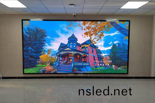 怎(zen)麼(me)選(xuan)擇(ze)一箇可靠(kao)的LED顯示屏(ping)廠傢(jia)