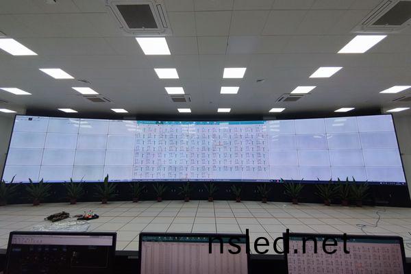 監控中(zhong)心一般使(shi)用哪種顯示大(da)屏(ping)