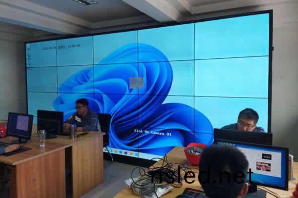 多檯(tai)電(dian)腦信(xin)號(hao)可(ke)以(yi)在(zai)拼接屏上衕(tong)時(shi)顯示(shi)嗎