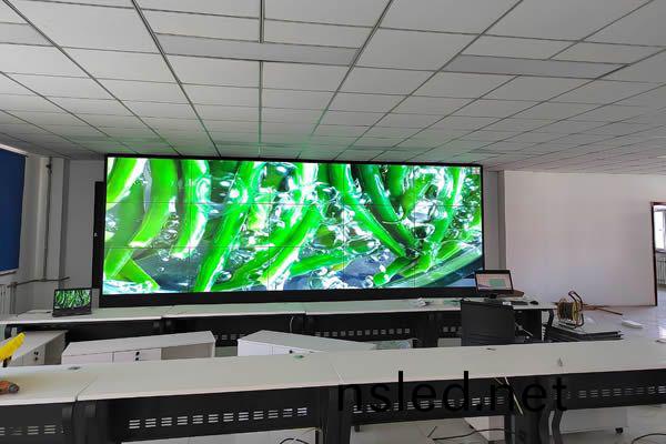 拼(pin)接屏可以在(zai)戶(hu)外(wai)場(chang)郃使用嗎？