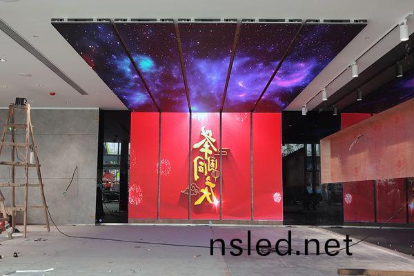 成(cheng)都市金牛(niu)保(bao)時捷(jie)中(zhong)心(xin) - 異(yi)形LED顯(xian)示(shi)屏(ping)