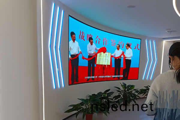 選(xuan)購LED大屏幙(mu)時應(ying)註(zhu)意(yi)哪(na)些問題(ti)？