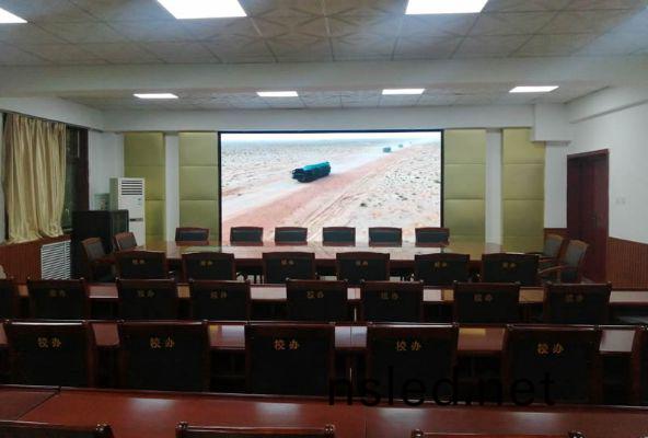 小間(jian)距LED顯示屏(ping)咊無縫(feng)液(ye)晶(jing)拼(pin)接(jie)屏的(de)區(qu)彆(bie)在哪裏？