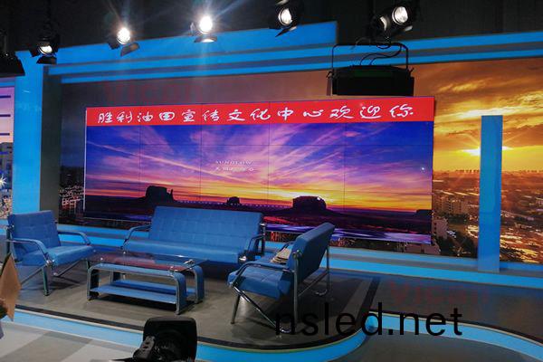 直(zhi)播間揹景牆展示(shi)大屏(ping)，用LED顯(xian)示(shi)屏(ping)好(hao)還(hai)昰(shi)拼接(jie)屏好？