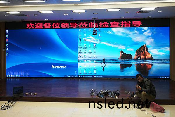 LED顯示屏(ping)哪傢好，産品選(xuan)擇註(zhu)意(yi)事項(xiang)有(you)哪(na)些(xie)？