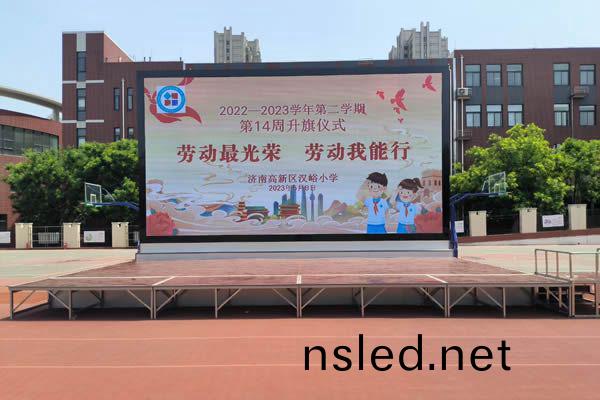 濟南市高(gao)新(xin)區(qu)某小(xiao)學 - 戶(hu)外(wai)舞(wu)檯(tai)LED顯示屏(ping)