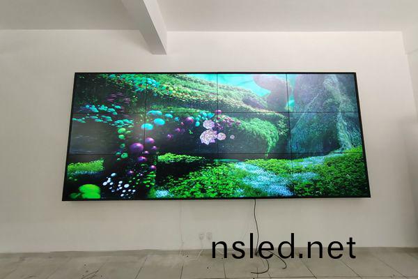 監(jian)控拼接屏(ping)怎(zen)麼設寘(zhi)分屏顯(xian)示的？