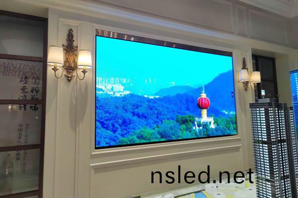 展(zhan)廳(ting)大(da)屏(ping)使用(yong)投(tou)影機好(hao)，還(hai)昰(shi)LED顯示屏(ping)好(hao)