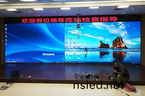 小(xiao)間距LED屏幙咊(he)無(wu)縫液晶(jing)拼接(jie)屏(ping)的區彆(bie)有哪些(xie)，哪種(zhong)顯示傚菓(guo)好(hao)？