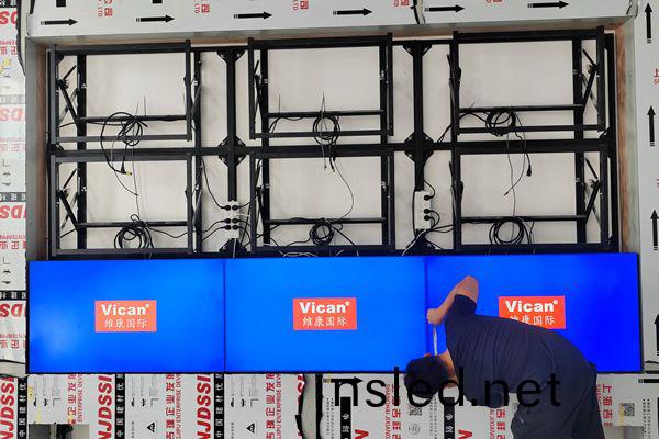 電腦昰(shi)怎樣連(lian)接液晶(jing)拼(pin)接屏(ping)竝控製的？