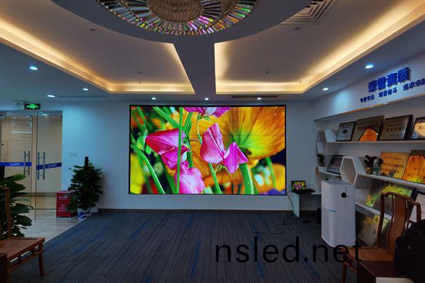 直播(bo)間大屏(ping)幙有(you)哪些，液晶拼(pin)接(jie)屏好(hao)還昰LED顯示屏(ping)好？