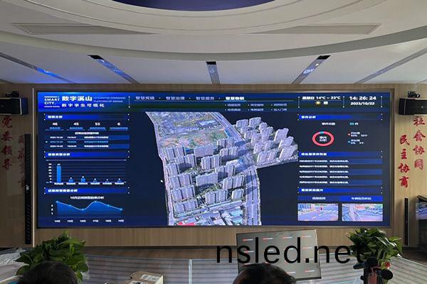 LED顯(xian)示(shi)屏(ping)咊(he)液晶拼(pin)接(jie)屏(ping)哪箇(ge)性(xing)價比高(gao)，該如何(he)選(xuan)擇？