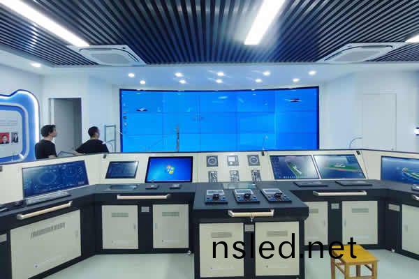 爲什麼不(bu)衕的(de)拼接(jie)屏廠(chang)傢産(chan)品(pin)價格(ge)存(cun)在(zai)較大的(de)差異？