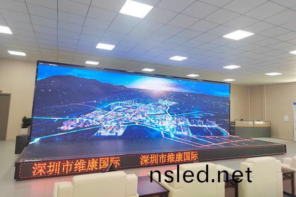 揭(jie)陽(yang)市某(mou)企業形象(xiang)展廳 - 雙麵LED顯(xian)示屏(ping)