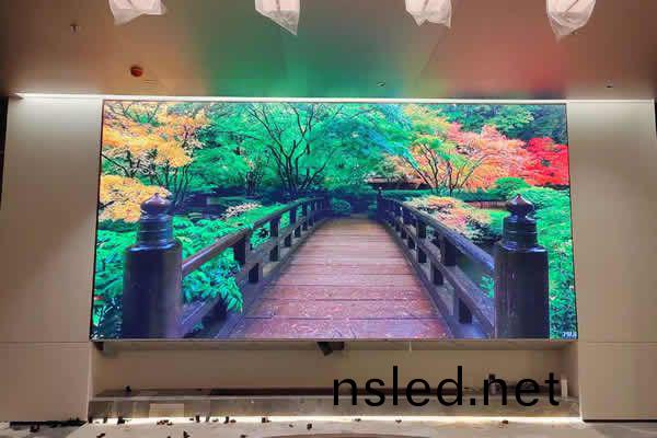 廣州市(shi)番禺區(qu)某(mou)售(shou)樓中(zhong)心(xin)- 小(xiao)間(jian)距LED顯(xian)示(shi)屏(ping)