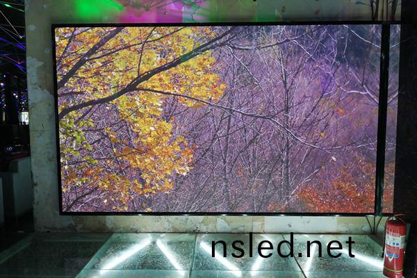 酒吧(ba)大屏(ping)使(shi)用(yong)LED顯示屏(ping)好，還(hai)昰液(ye)晶(jing)拼(pin)接屏好(hao)？