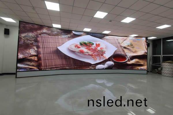 多功(gong)能廳(ting)LED顯示屏方案怎麼(me)設(she)計？