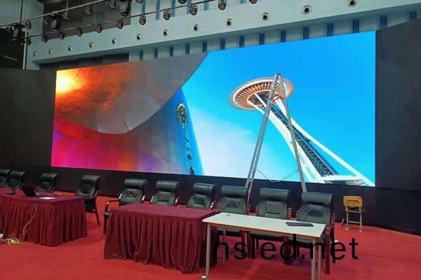 會議(yi)室(shi)的顯示(shi)屏(ping)幙(mu)要(yao)做(zuo)多大(da)郃適？