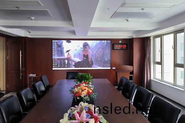 學校會(hui)議(yi)室(shi)大屏(ping)使(shi)用(yong)投(tou)影(ying)機好(hao)，還昰LED顯(xian)示(shi)屏(ping)好(hao)？