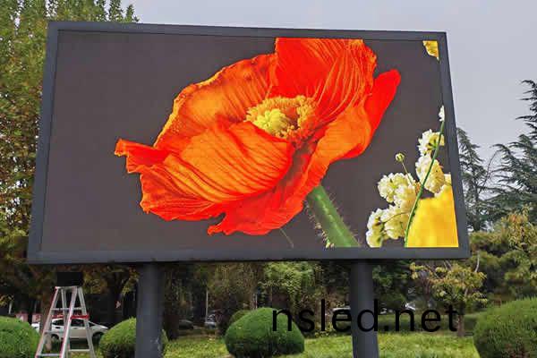 戶外全(quan)綵led顯(xian)示屏價(jia)格多(duo)少錢(qian)一平(ping)方