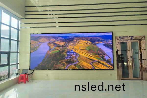 會(hui)議(yi)室(shi)LED顯(xian)示屏用(yong)P1.53的(de)好(hao)，還昰(shi)P1.86的好？