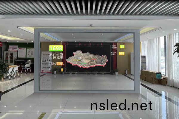 透(tou)明LED顯示屏的種(zhong)類有(you)哪些(xie)